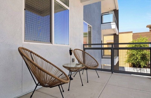 Glendale Sports and Entertainment District Apartment | Stunning Westgate CozySuites by stadium w/pool 9