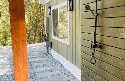 Shenandoah Valley Cottage | STUNNING Wine Country Cottage on Consumnes River & Pickleball Basketball Court!