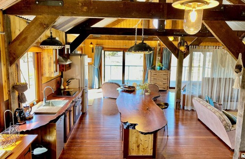 Brukunga Apartment | Stunningly built open-plan Studio in natural pastureland setting