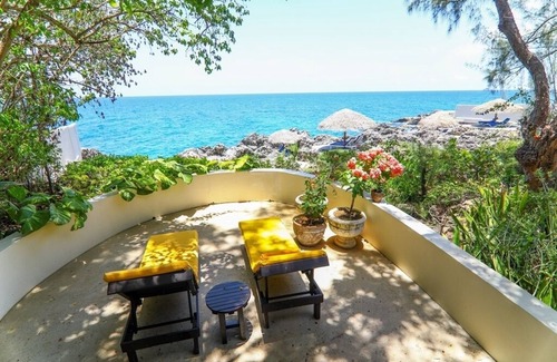West End Villa | Stunnning & Private Seafront Villa