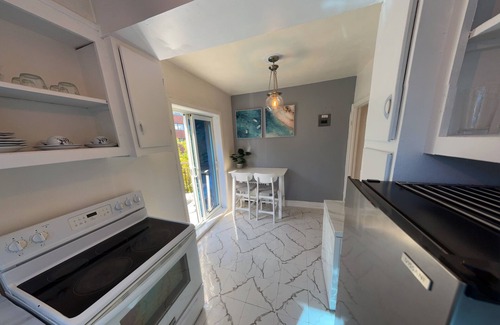 Cote-Des-Neiges—Notre-Dame-De-Grace Apartment | Style and comfort in one - your ideal temporary home