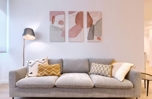 Bilbao City Centre Apartment | Style and Comfort next to the Hospital and Central Bus Station