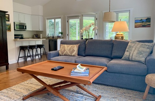 Hedgerow Cottage | Styled Montecito Cottage in Quiet Neighborhood