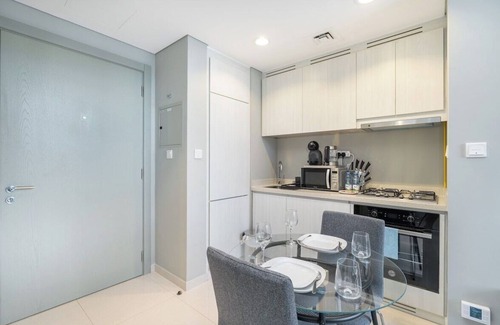 Downtown Dubai Apartment | Stylish 1-Bedroom Apartment with Stunning Canal Views at Business Bay!