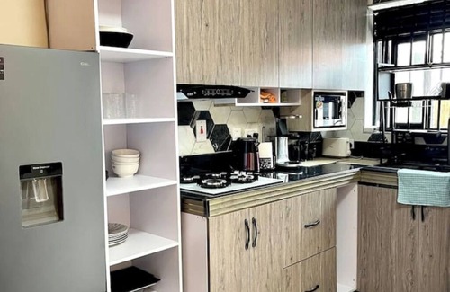 Kampala Apartment | Stylish 1 bedroom |AC WiFi & Inverter (Makerere)