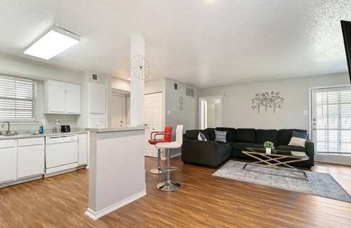 Plano Apartment | Stylish 1-Bedroom Apartment in the Heart of Plano