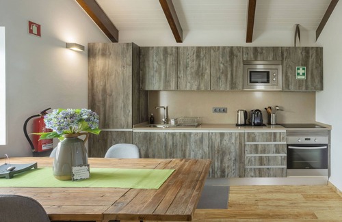 Calheta House | Stylish 1 Bedroom Stone House On Ocean Front - São Jorge, Azores (Bela Lua)