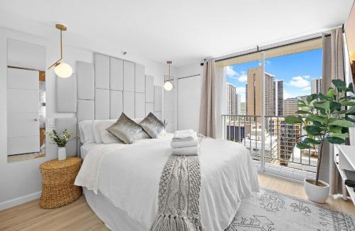 Waikiki Apartment | Stylish 1-BR Condo with Breathtaking Ocean Views