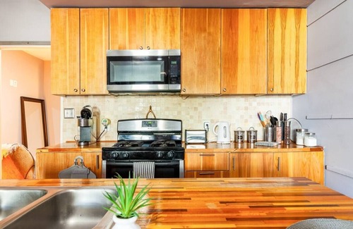 Kingman Park Apartment | Stylish 1bd Apt near H. St & Eastern Market
