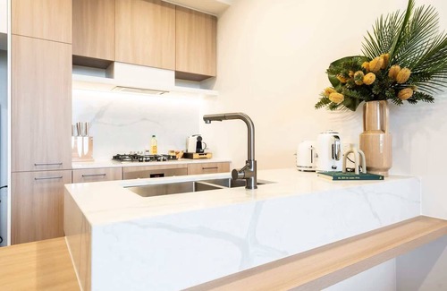 Heidelberg Heights Apartment | Stylish 1BR Apt in Ivanhoe with Free Parking