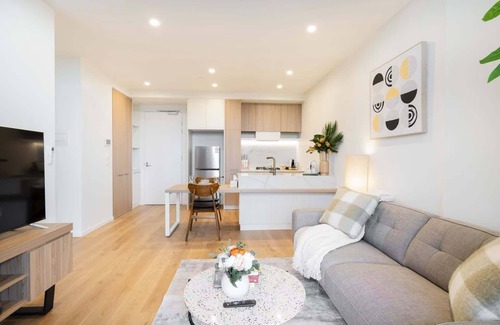 Heidelberg Heights Apartment | Stylish 1BR Apt in Ivanhoe with Free Parking