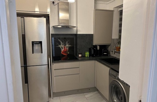 Crystal Palace Apartment | Stylish 1BR Apt w/Fireplace & High-speed Wifi