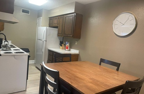 Oaks Historic District Apartment | Stylish 1BR: Comfort & Style