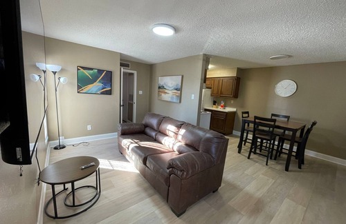 Oaks Historic District Apartment | Stylish 1BR: Comfort & Style