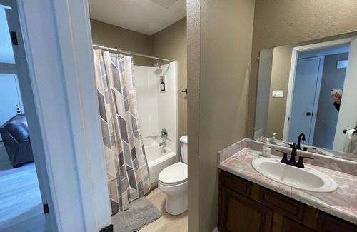 Oaks Historic District Apartment | Stylish 1BR: Comfort & Style