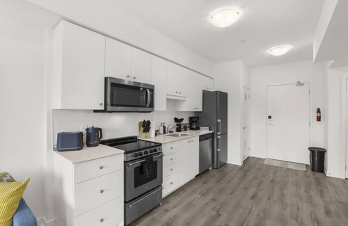 Rosemount Condo | Stylish 1BR Condo in Prime Location with Parking and Wi Fi