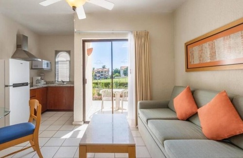 Campo de Golf Fonatur House | Stylish 1BR Junior Suite Near Las Palmas Park