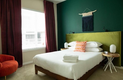 Stoneridge Place Apartment | Stylish 1BR near Barton Creek #2534 by WanderJaunt