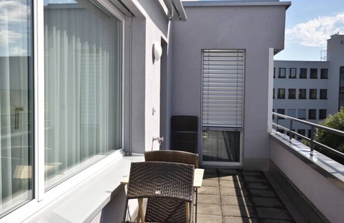 Seefeld Apartment | Stylish 1BR near lake and Opera (Flower 52)