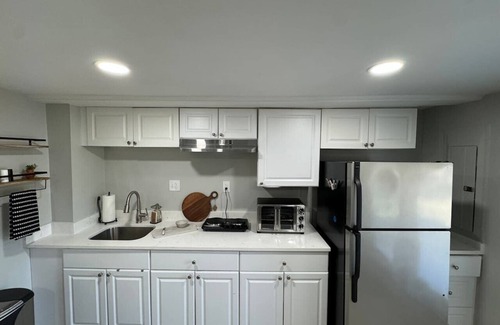Tysons House | Stylish 1BR Near Tysons, Wolf Trap & Metro Access