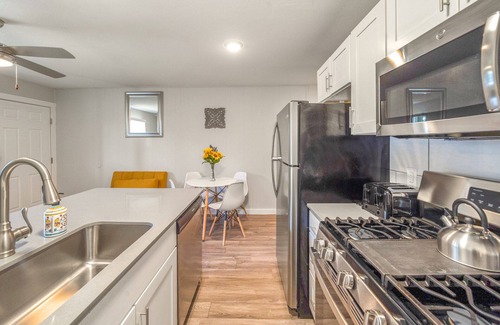 Brentwood Apartment | Stylish 1BR Near UT | Brentwood | Evonify 3340