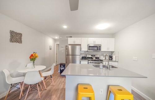Brentwood Apartment | Stylish 1BR Near UT | Brentwood | Evonify 2340
