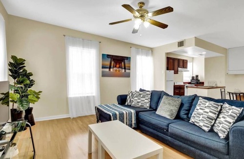 Graduate Hospital Apartment | Stylish 1BR: Prime Location