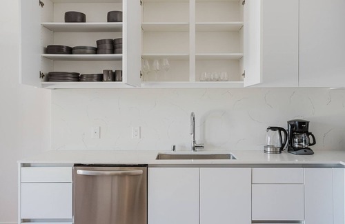 East Pasadena Apartment | Stylish 1BR w/Gym & Elev, nr Dining & Parks