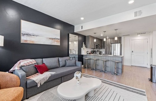 Downtown Salt Lake City Apartment | Stylish 1BR w Prkng, Near Temple Sq & Delta Center
