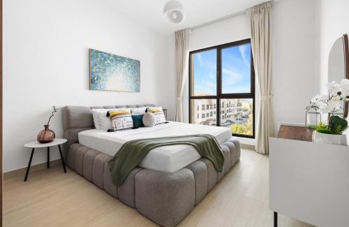 Umm Suqeim 3 Apartment | Stylish 1BR with Balcony and Burj AlArab View