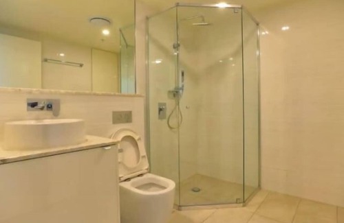 Bowen Hills Apartment | Stylish 1BR with Sauna, Pool and Gym-Close to CBD!