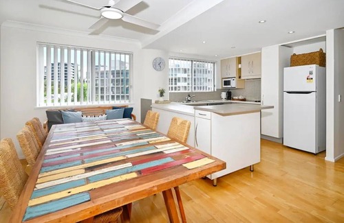 Moreton Bay Region Apartment | Stylish 2 B/R Kings Beach Apartment (6 guests) ZF4