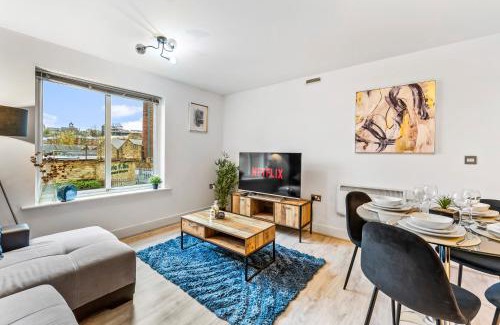 Healey Lane Apartment | Stylish 2 Bed 2 Bath Abode with Parking