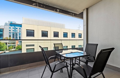 Richmond North Apartment | Stylish 2-Bed Apartment Near MCG