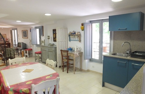 Ceret Apartment | Stylish 2 bed apartment in the heart of Céret Old Town