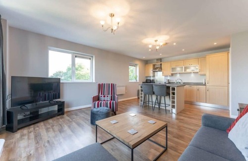 Solihull Apartment | Stylish 2-Bed Flat, 10mins to NEC & Airport Free Parking