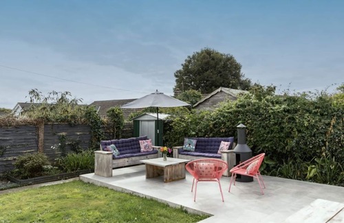 Braunton House | Stylish 2 bed, pet-friendly coastal retreat