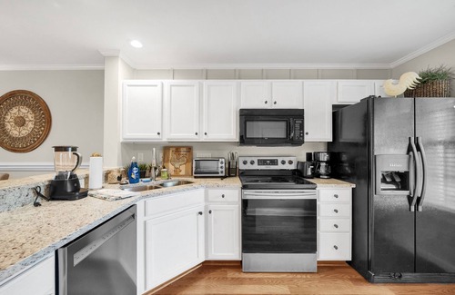 Northeast Raleigh House | Stylish 2-Bed townhouse