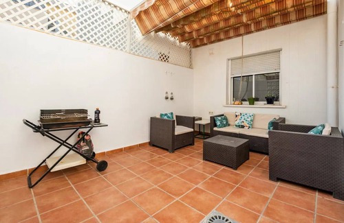 El Molinillo Apartment | Stylish 2-bedroom apartment with private patio and WiFi in enjoyable Málaga