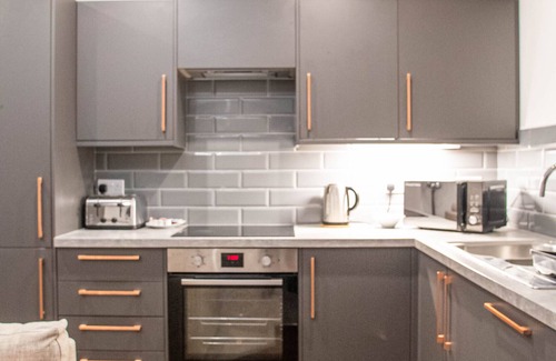 Kirkheaton Apartment | Stylish 2-Bedroom Apartment for 5 Guest