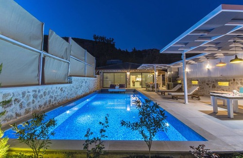 Islamlar House | Stylish 2 Bedroom Villa with Secluded Outdoor and Heated Indoor Pool, and Sauna
