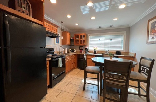Highlands - Perkins Apartment | Stylish 2 br near LSU and pool laundry