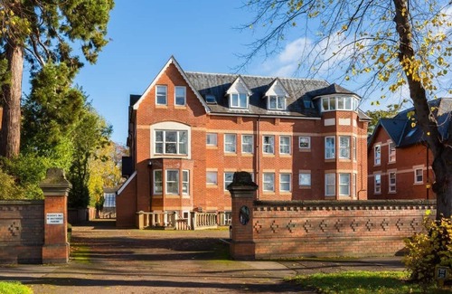 Leamington Spa Apartment | Stylish 2-bed in Leamington Spa w/parking