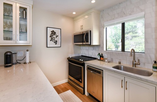 Napa Condo | Stylish 2 king bed w/ensuite bath. Lush Golf Course view! Perfect for 2 couples!