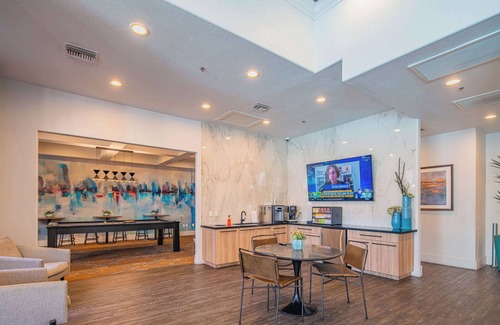 Glendale Sports and Entertainment District Apartment | Stylish 2BD Glendale Apt | King Bed + Free Parking