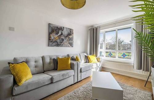 Wythenshawe Apartment | Stylish 2BR Apartment near MCR Airport