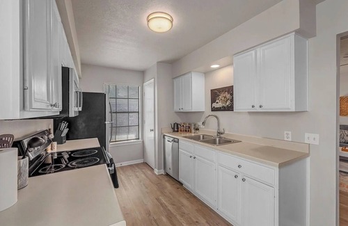 College Station House | Stylish 2BR Comfort Near Texas A&M EV-Friendly