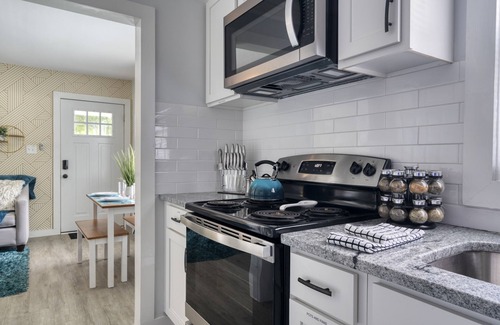 Charlotte House | Stylish 2BR Duplex In The City. Ideal For Small Groups.