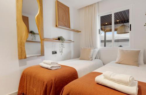 Estepona Apartment | Stylish 2BR in Estepona, Walk to Beach & Old Town