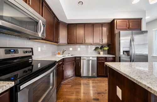 Mount Auburn Apartment | Stylish 2BR near City Center | OTR, UC, Zoo